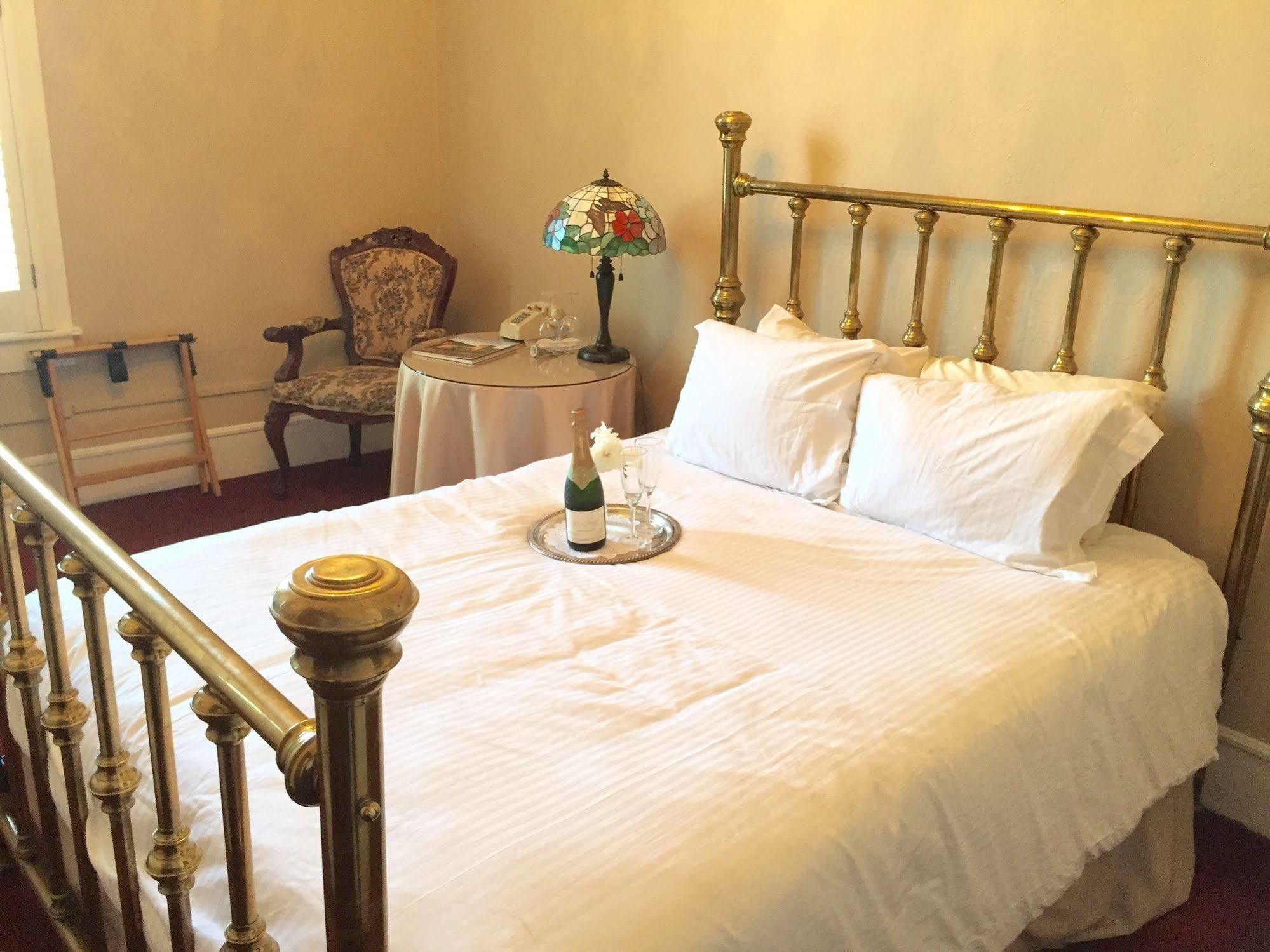 Hotel Света Елена Екстериор снимка