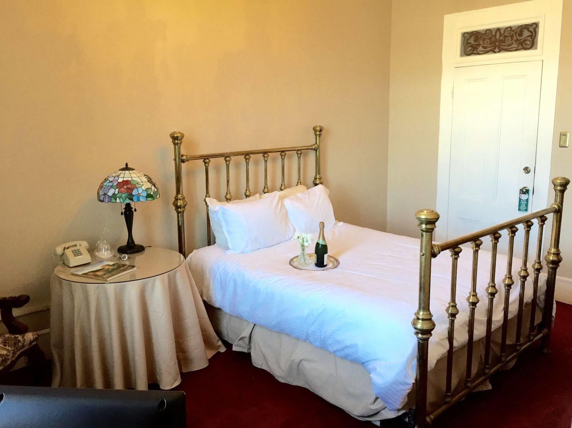 Hotel Света Елена Екстериор снимка